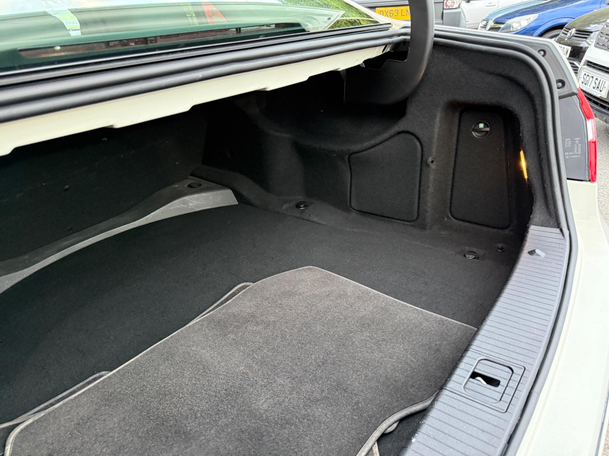 Mercedes-Benz E Class - Image 37