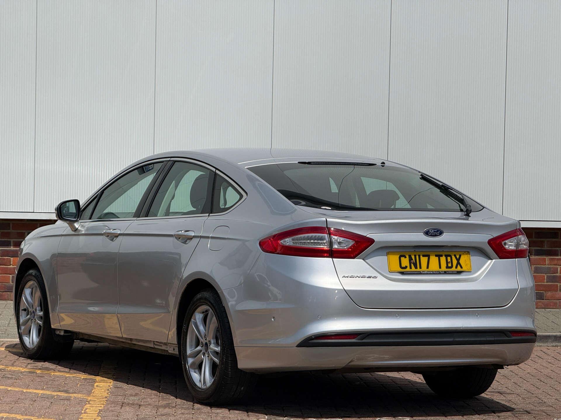 Ford Mondeo view 4