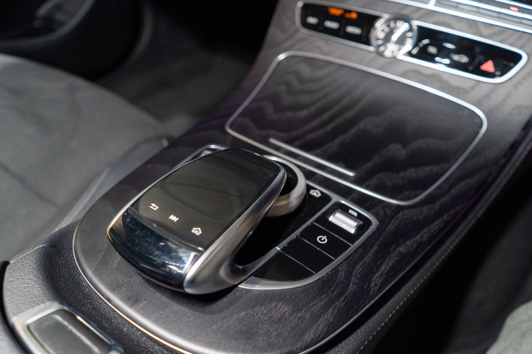 Mercedes-Benz E-Class view 29