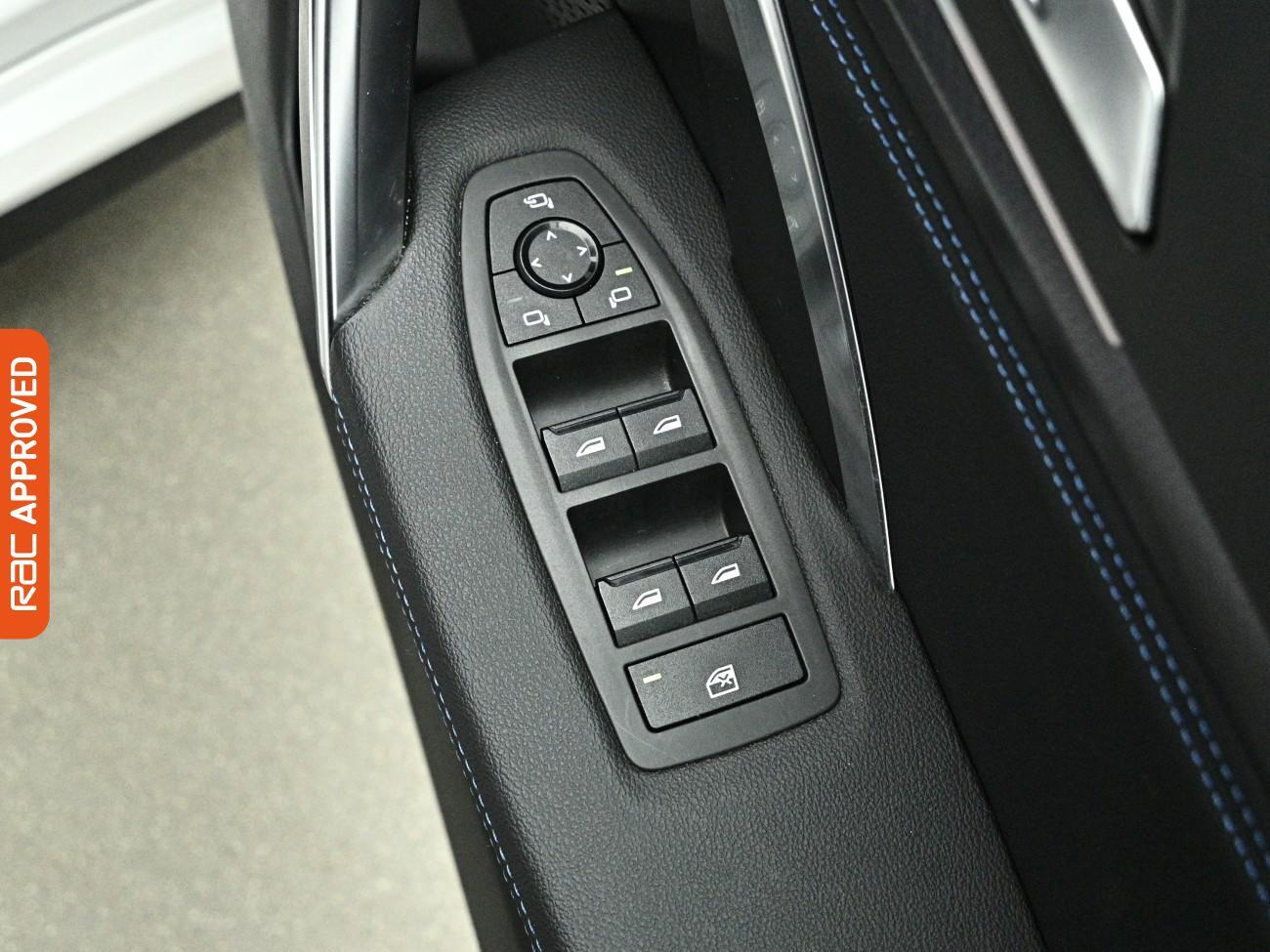 BMW Ix1 view 26