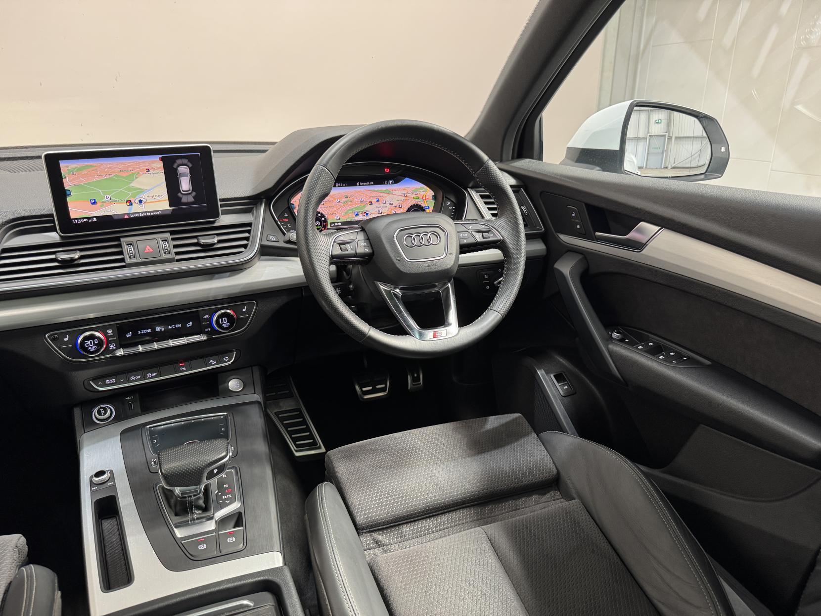 Audi Q5 view 22
