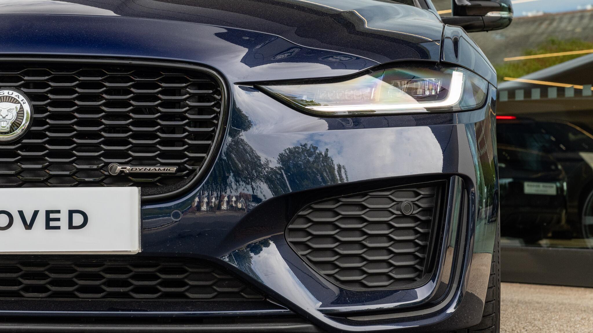 Jaguar Xe view 72