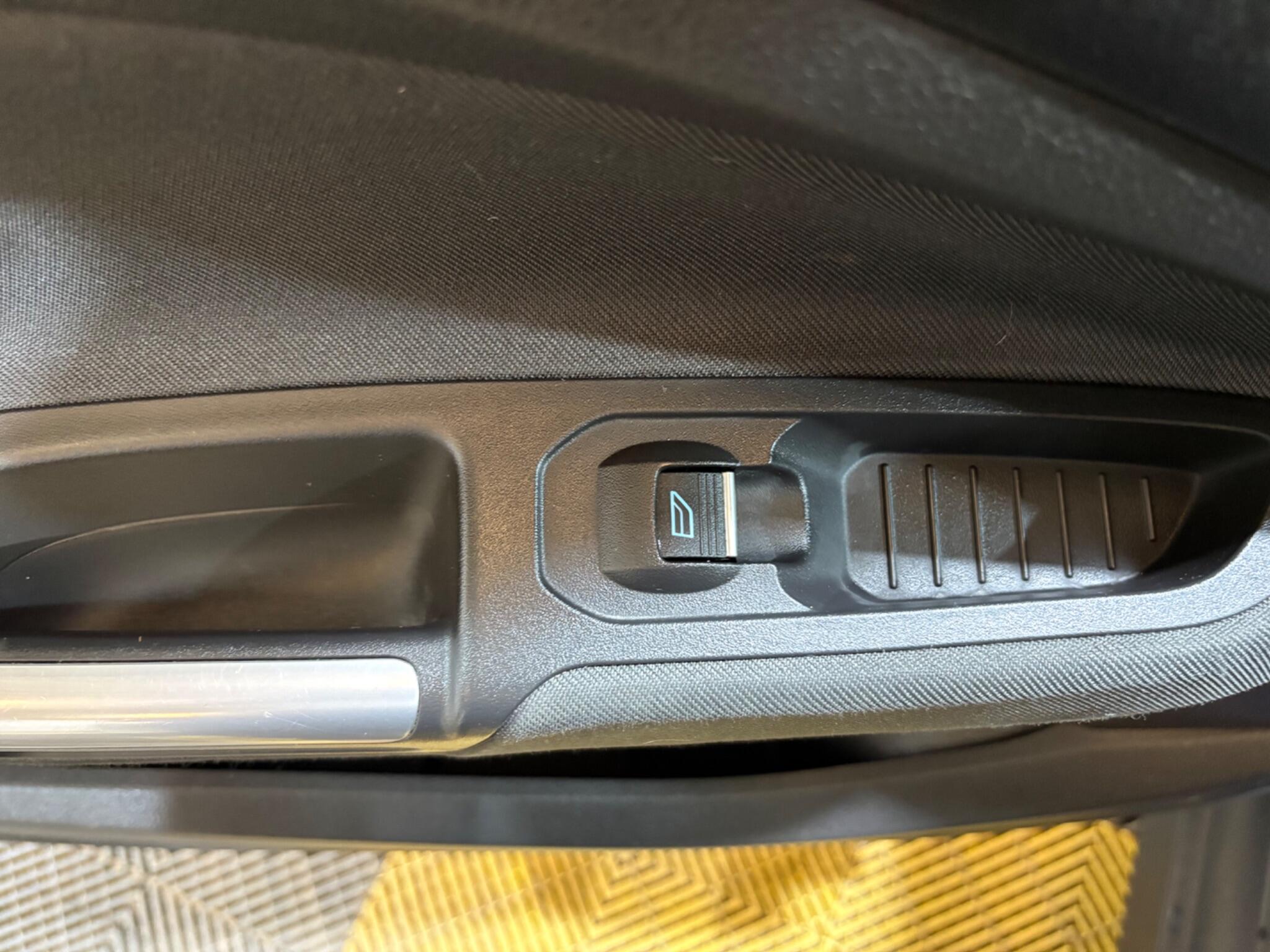 Ford Grand C-Max view 69