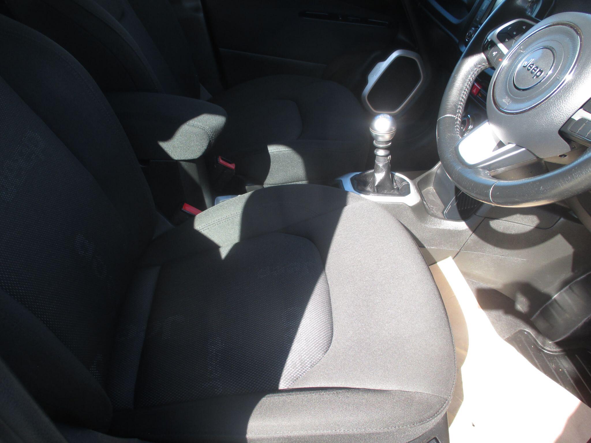 Jeep Renegade view 23