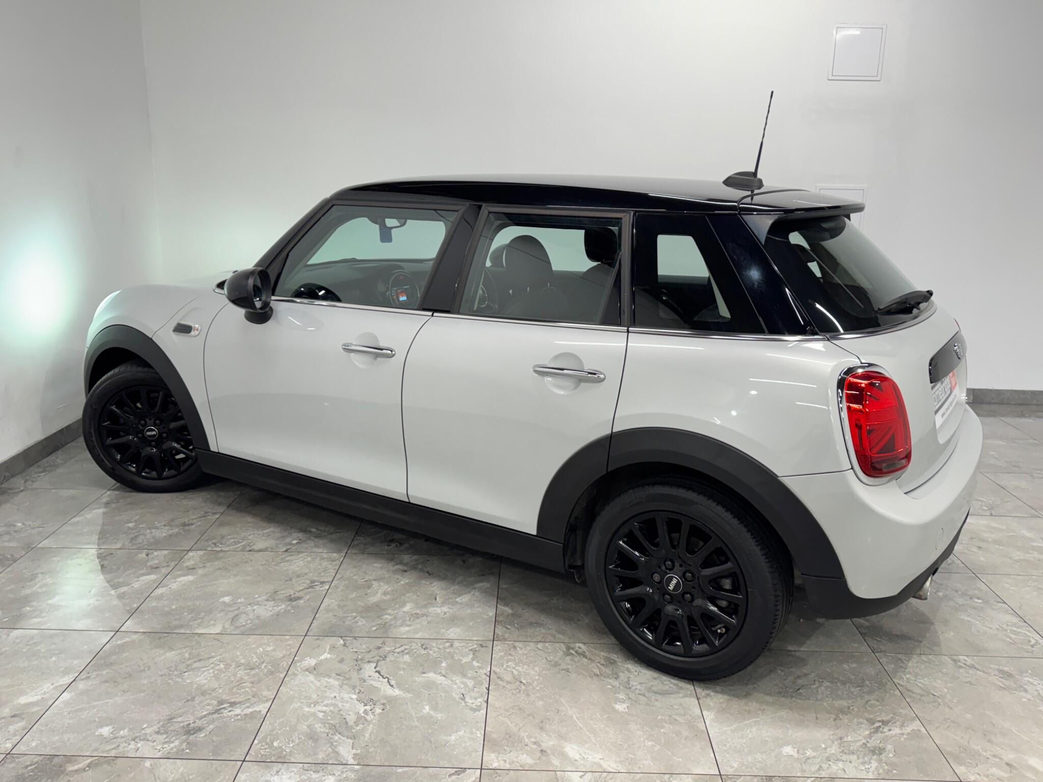 Mini Hatch view 6