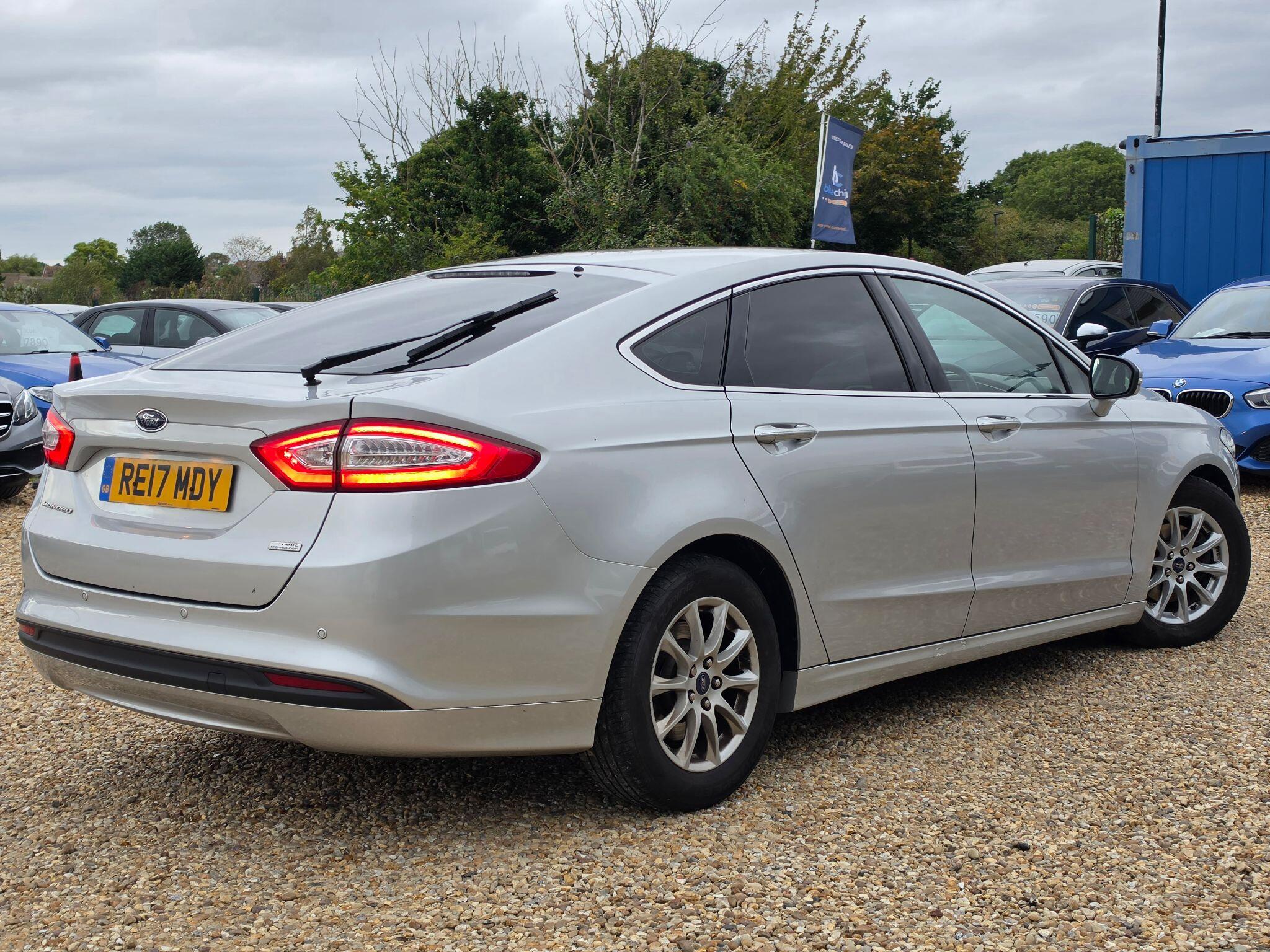 Ford Mondeo view 3