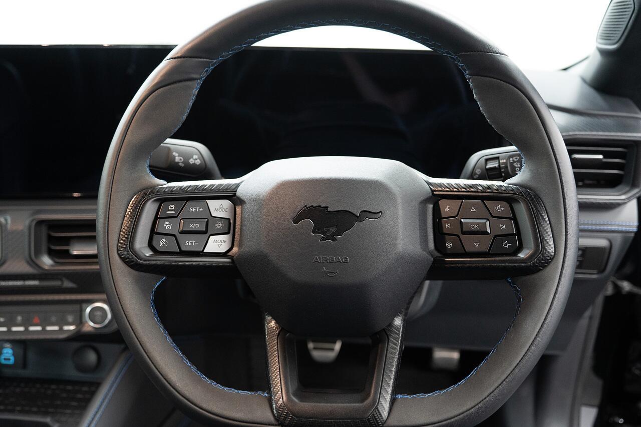 Ford Mustang view 5