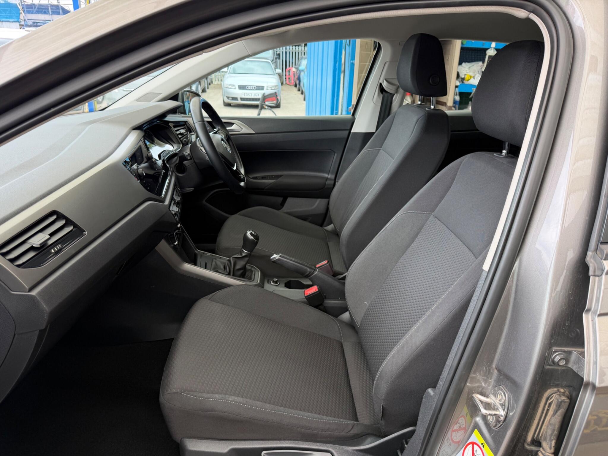 Volkswagen Polo view 21