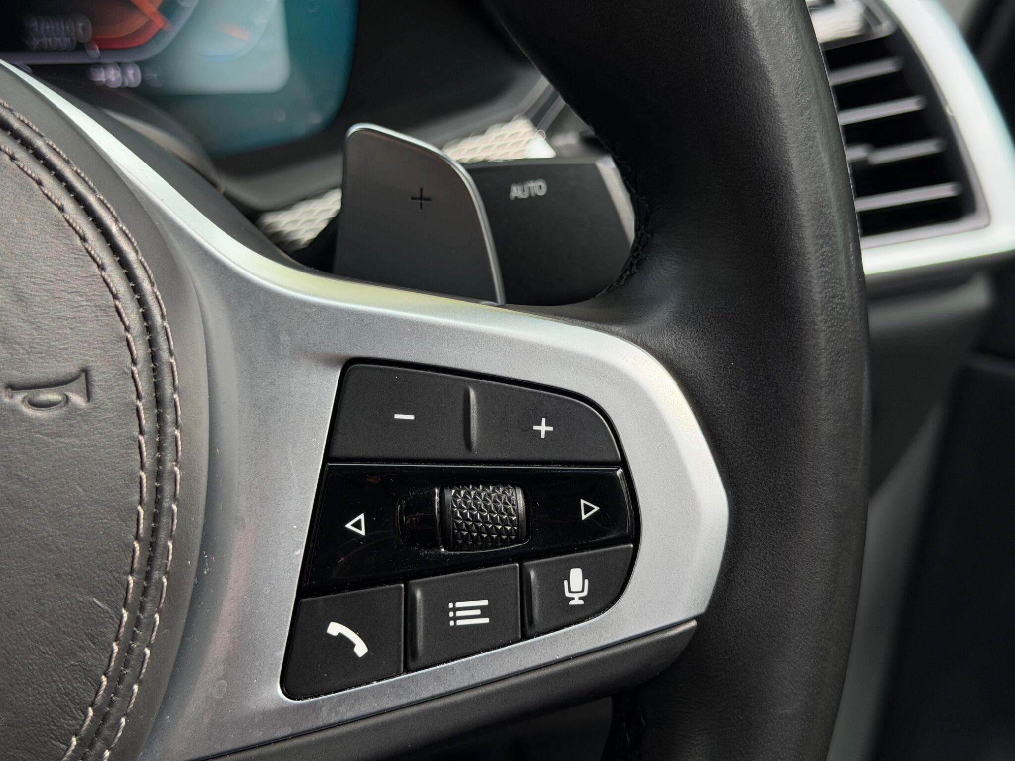 BMW X6 view 25