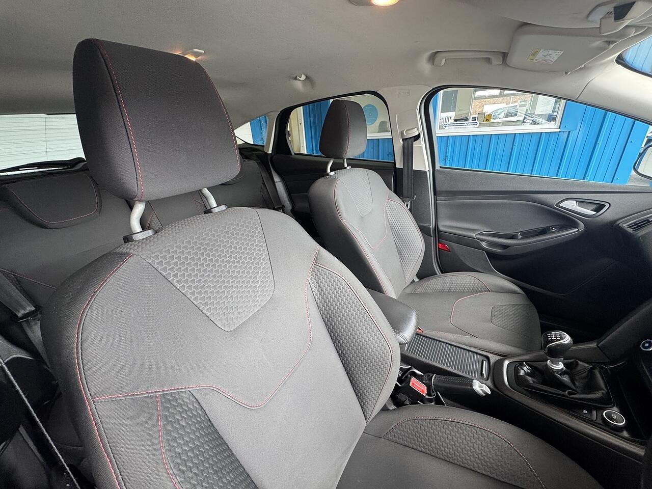 Ford Focus view 11