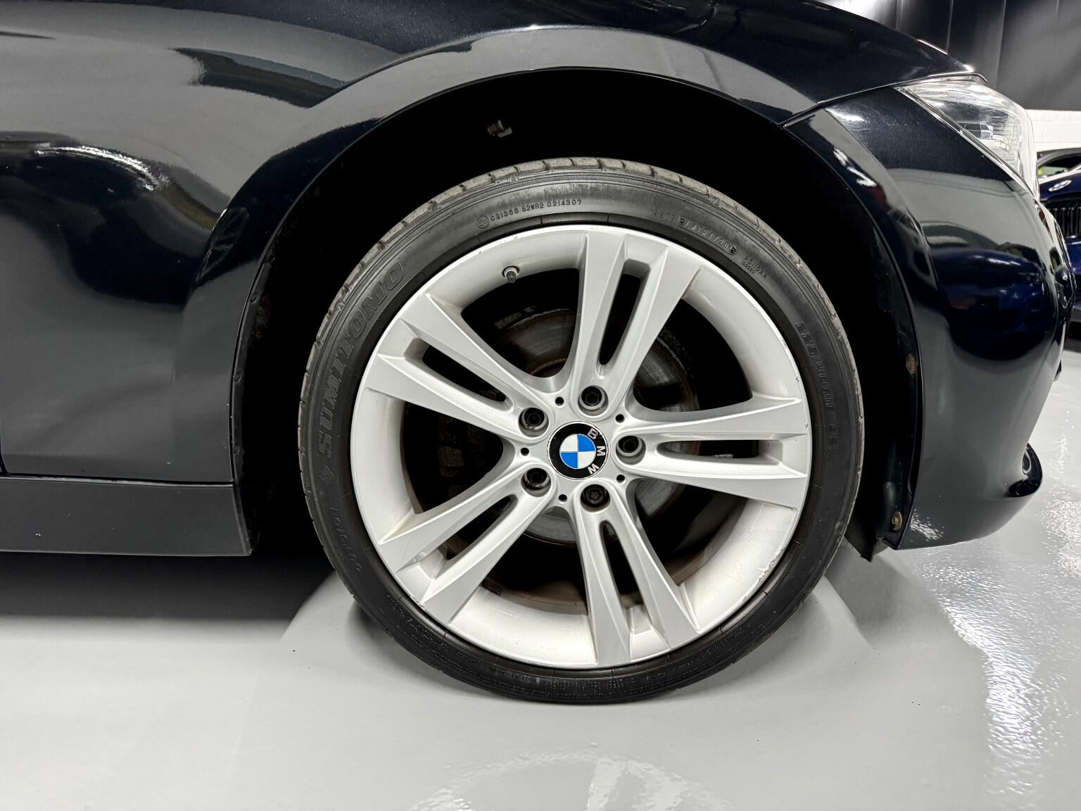 BMW 3 Series view 4