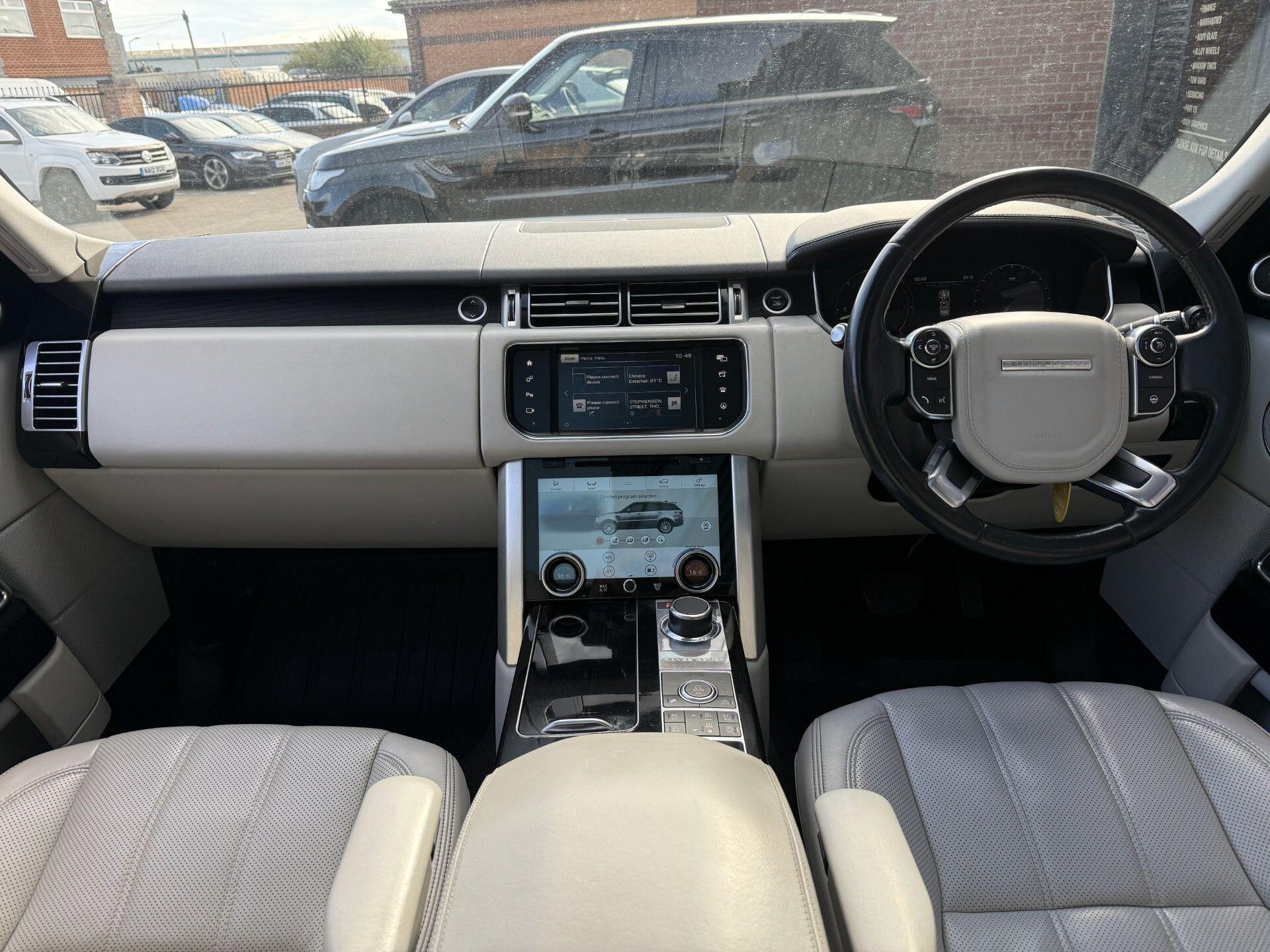 Land Rover Range Rover view 9