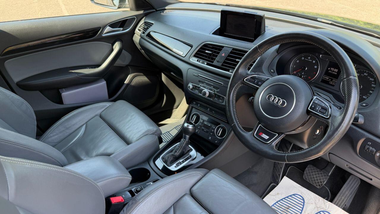 Audi Audi Q3 view 10