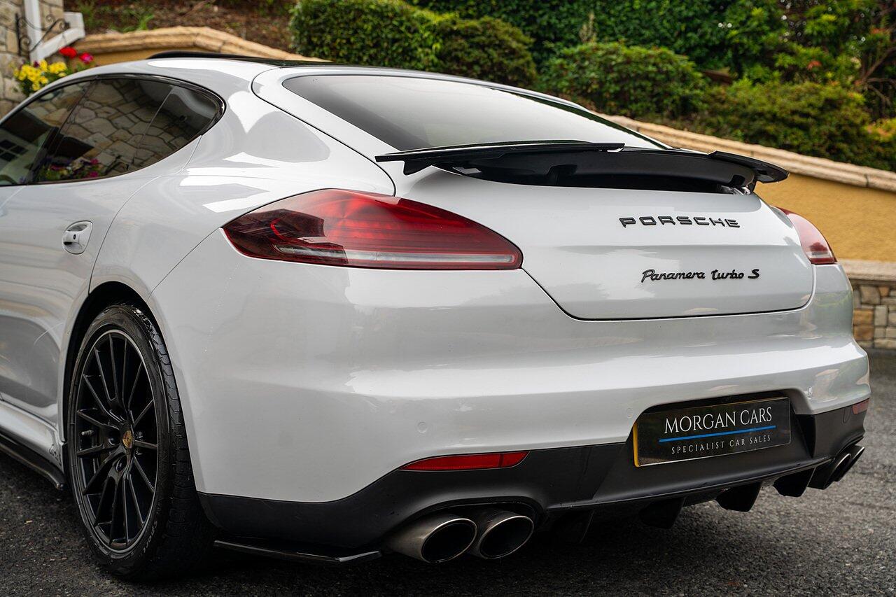 Porsche Panamera view 12