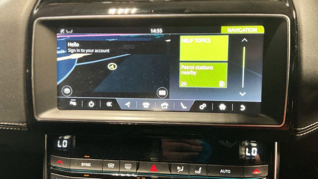 Jaguar XE view 9