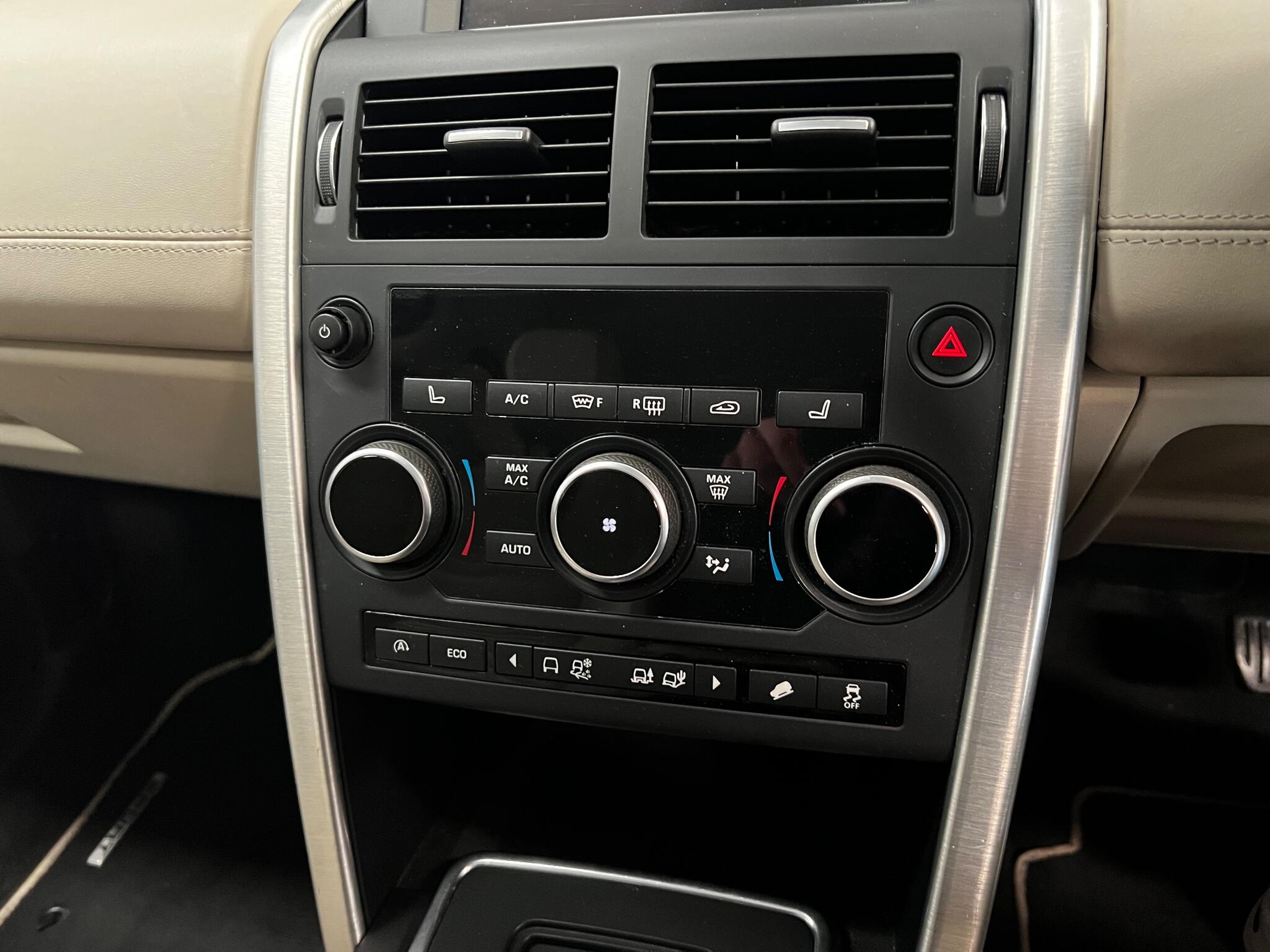 Land Rover Discovery Sport view 32