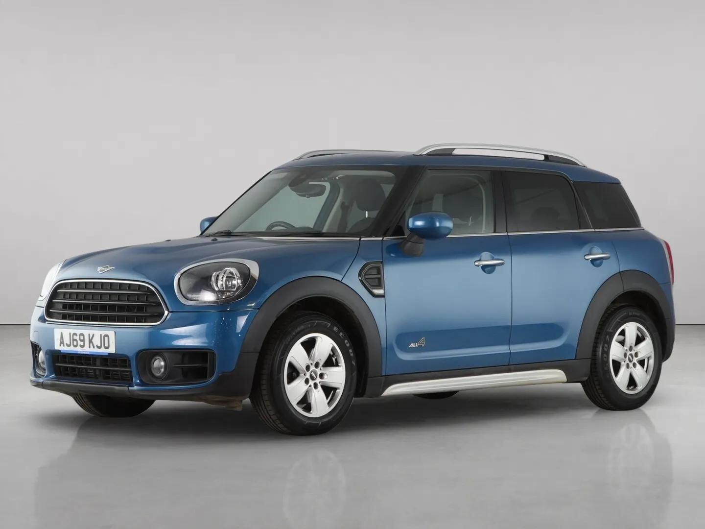 Mini Countryman view 2