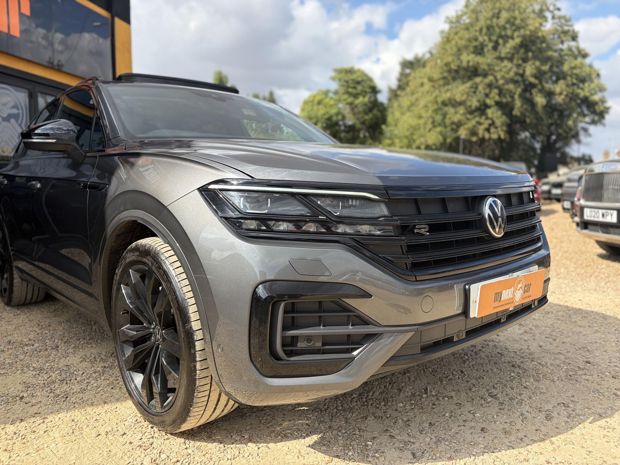 Volkswagen Touareg view 2