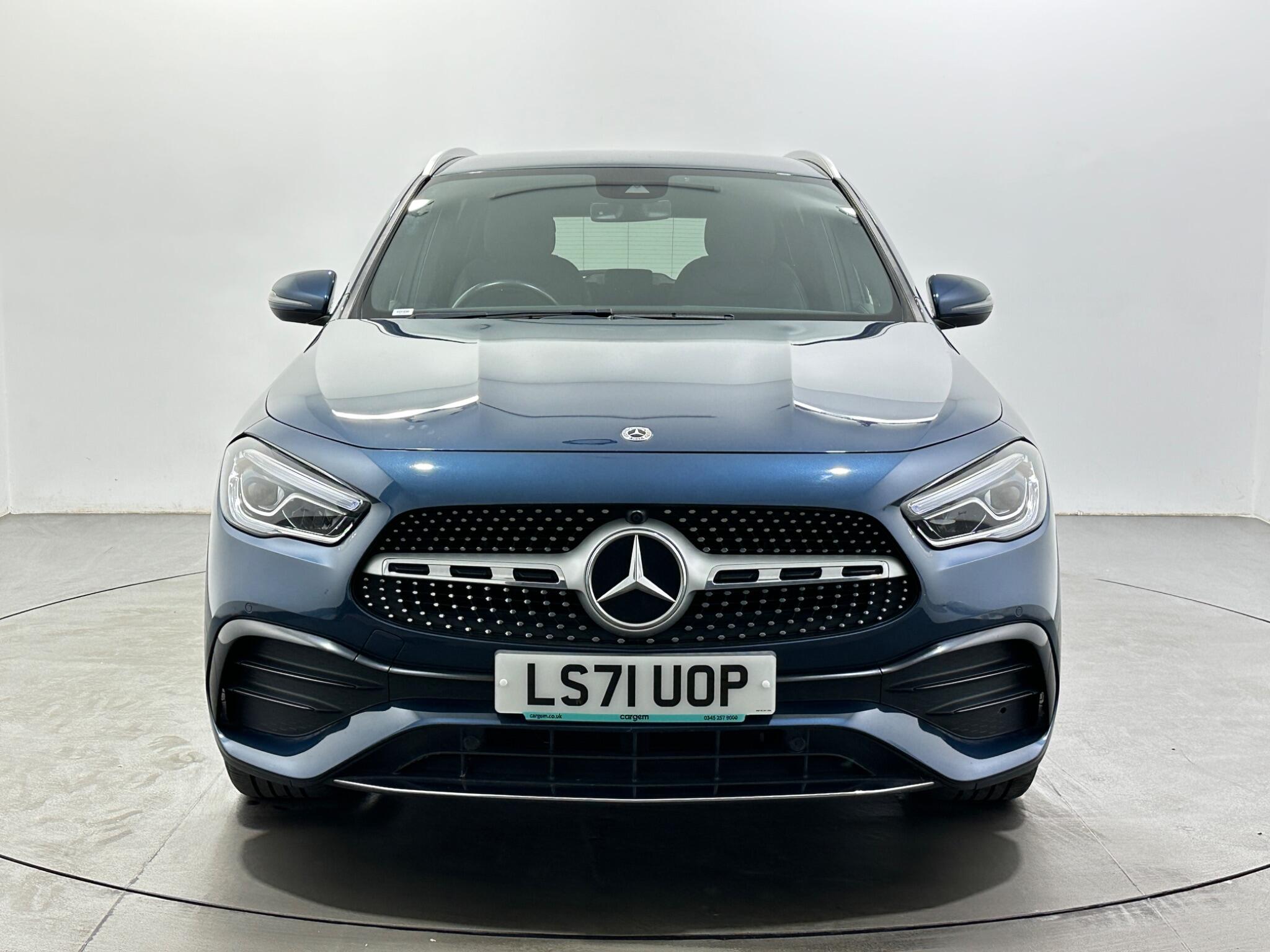 Mercedes-Benz Gla view 3