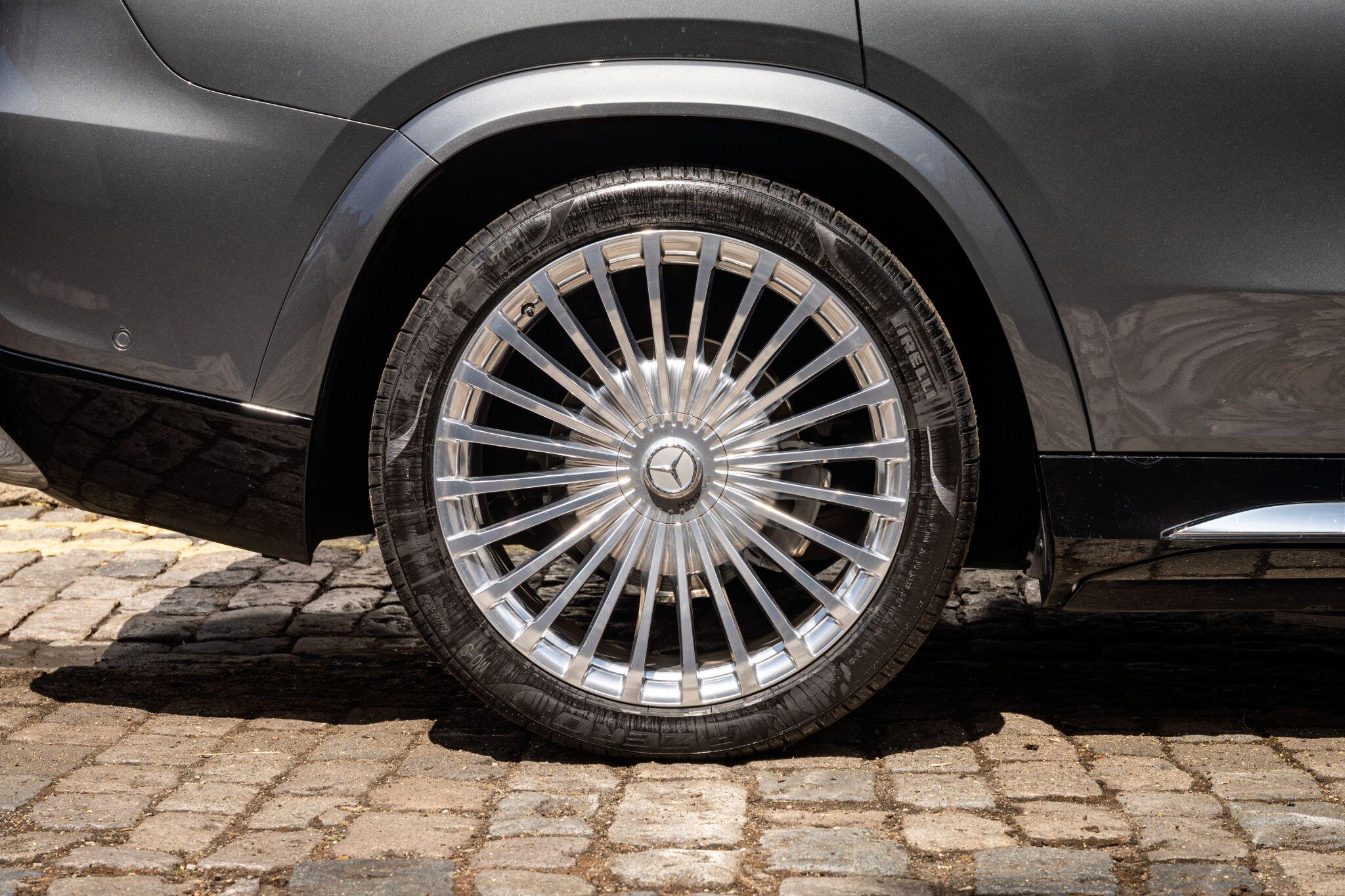 Mercedes-Benz GLS view 26