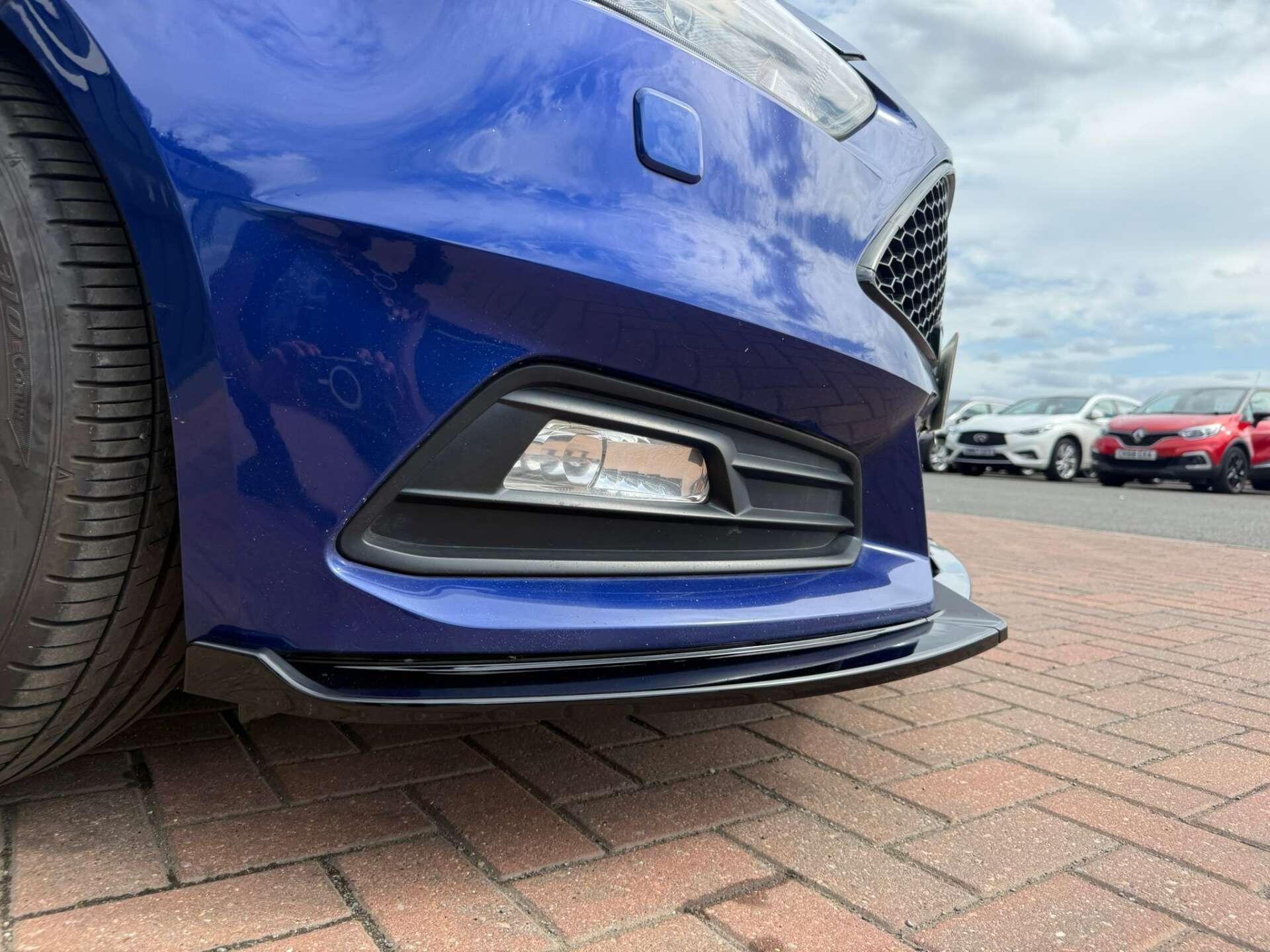 Ford Focus view 8