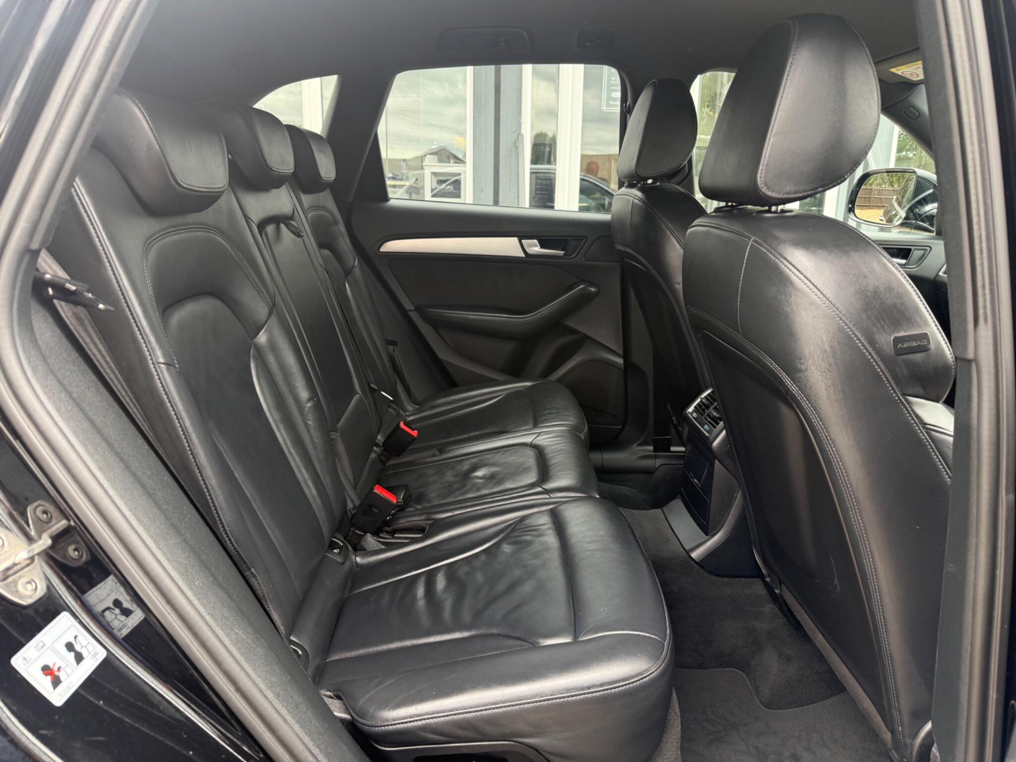 Audi Q5 view 11