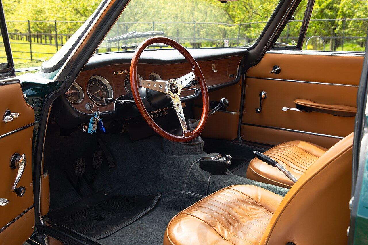 Alfa Romeo Giulia view 4