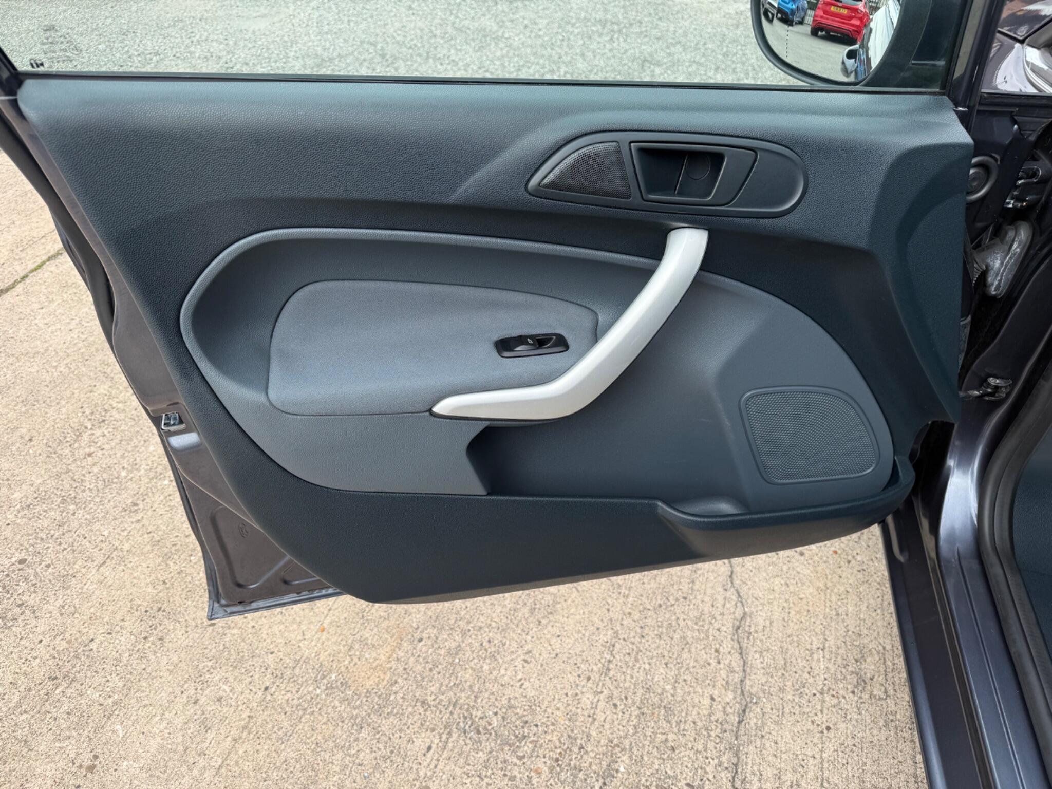 Ford Fiesta view 24