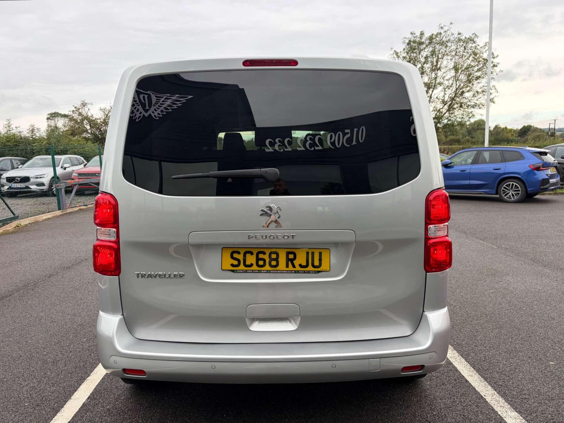 Peugeot Traveller view 7