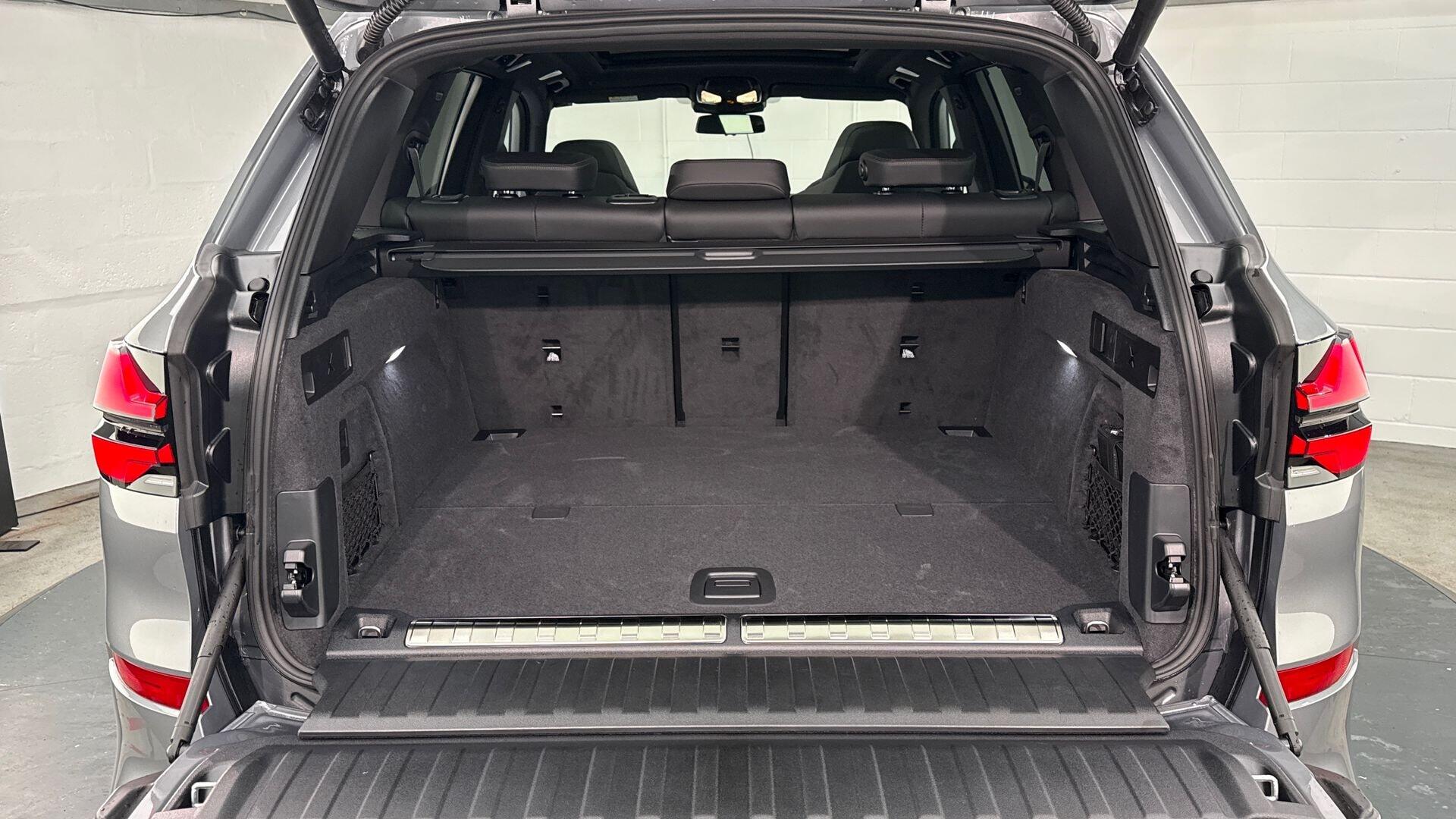 BMW X5 view 13