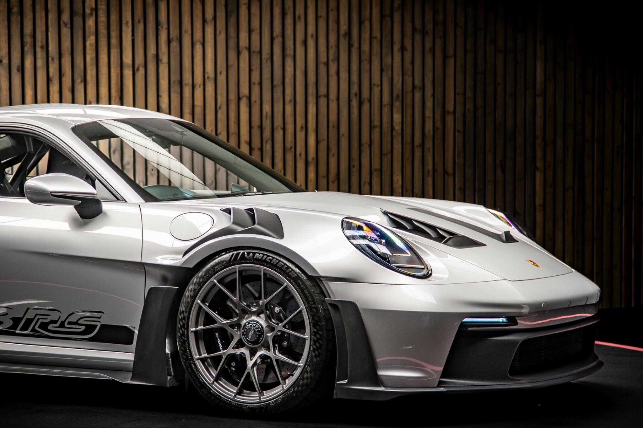 Porsche 911 view 10