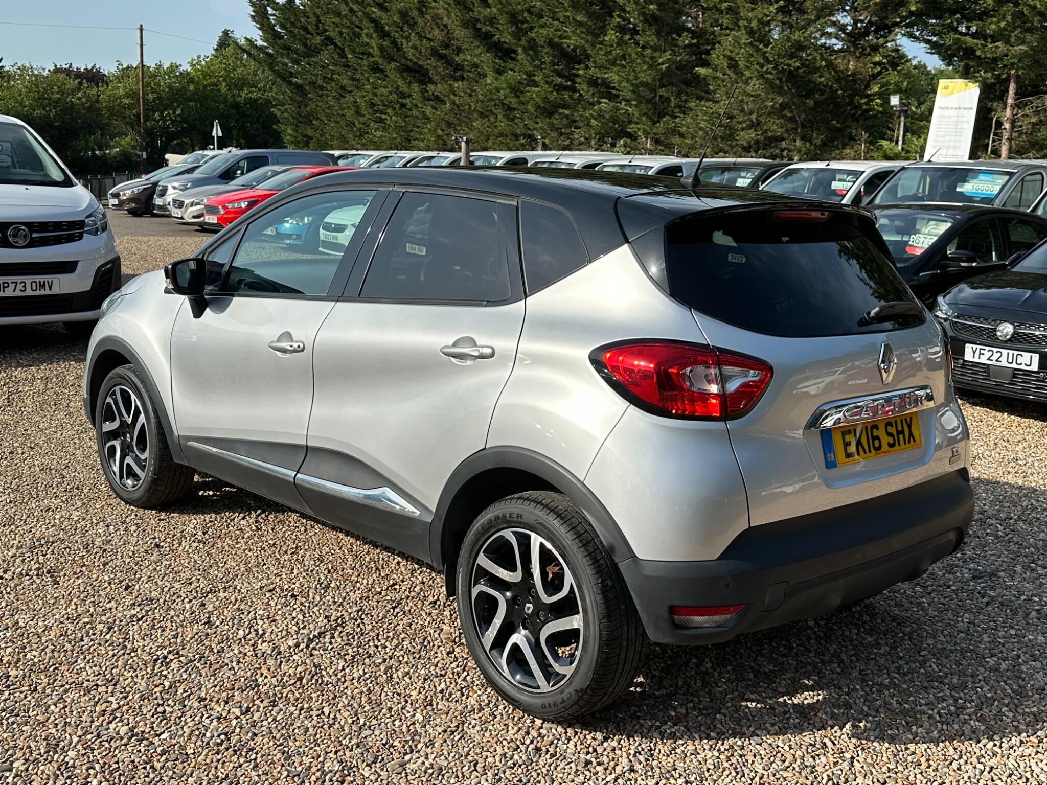 Renault Captur view 3