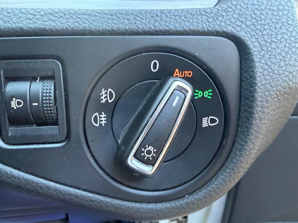 Volkswagen Golf view 21