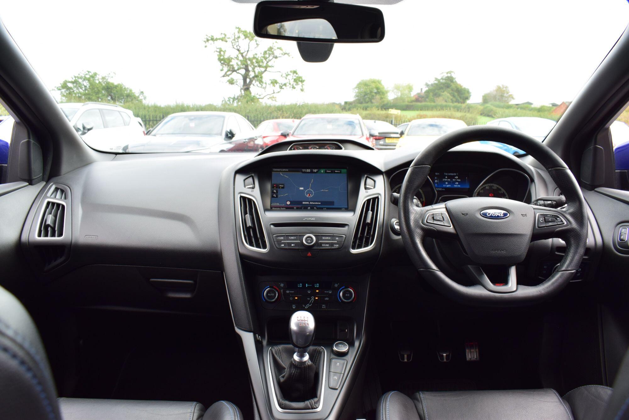 Ford Focus view 28