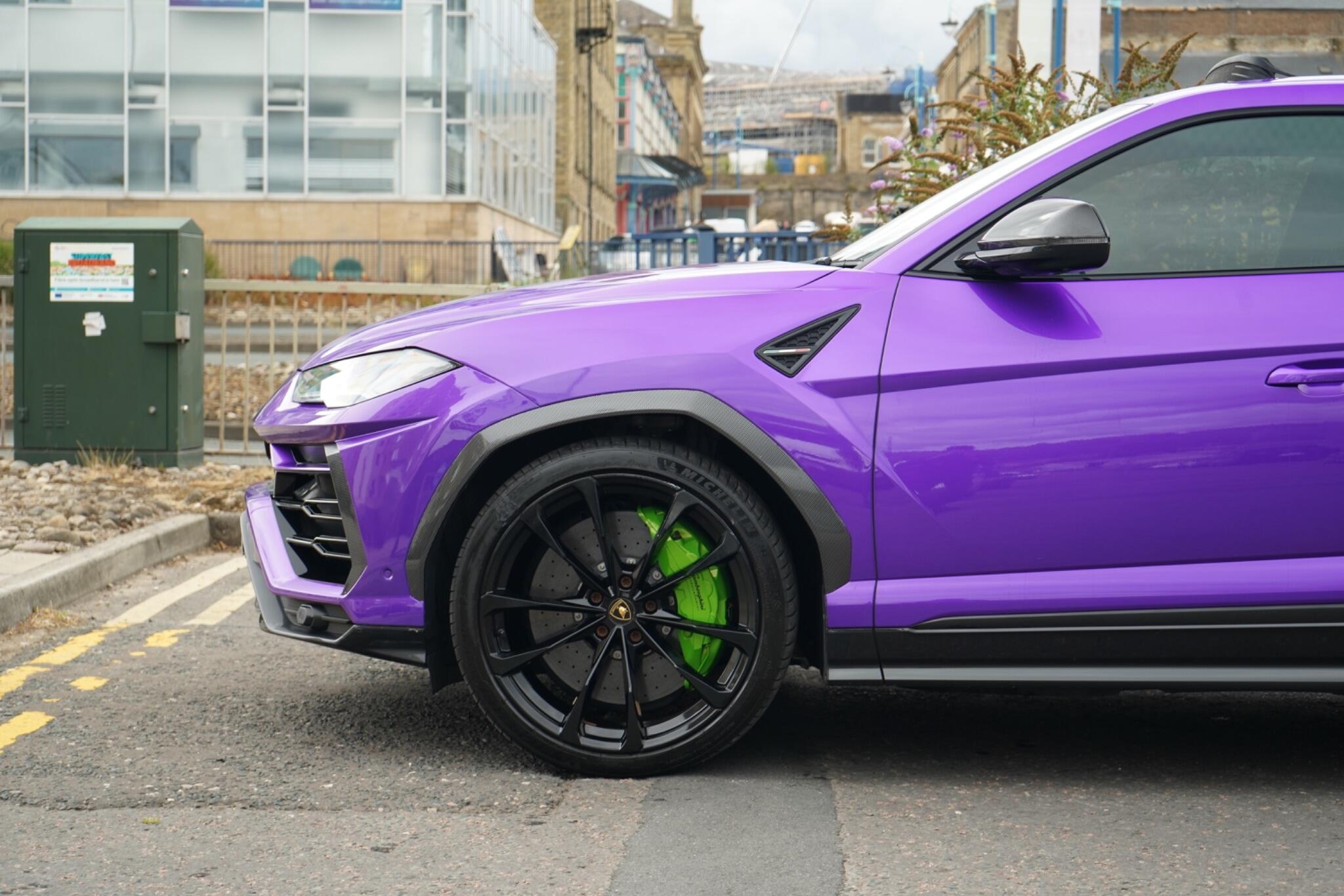 Lamborghini Urus view 8
