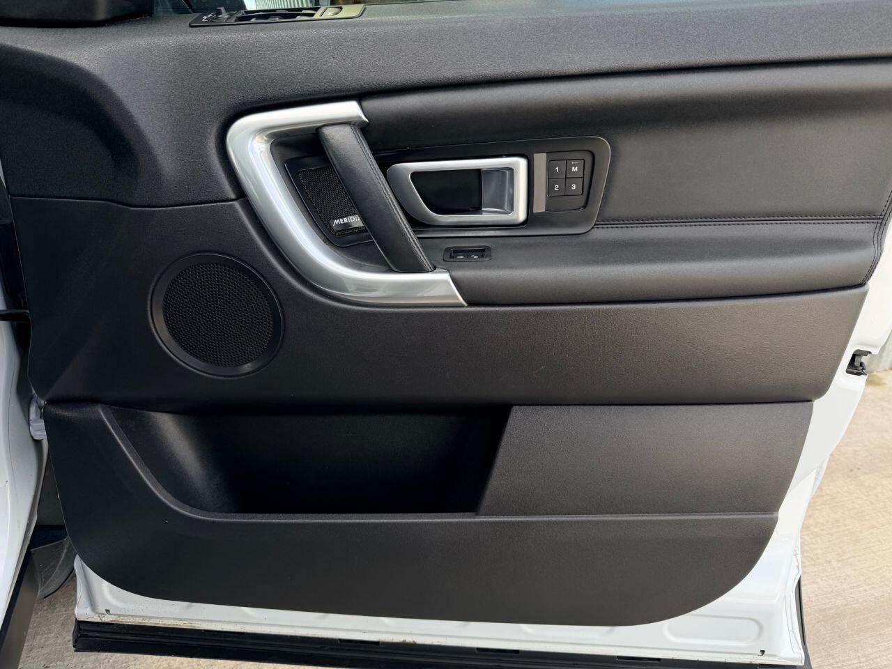 Land Rover Discovery Sport view 14