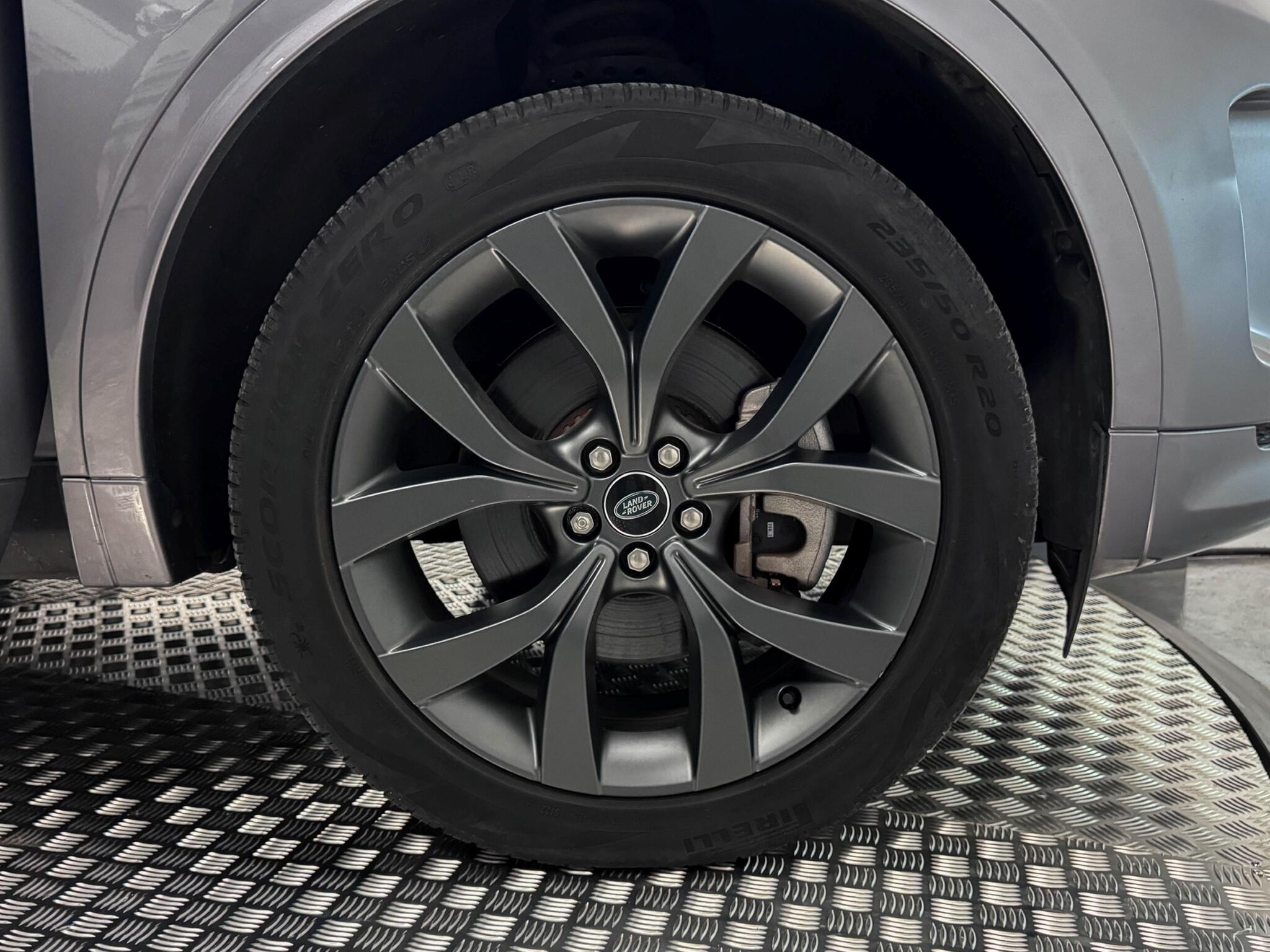 Land Rover Discovery Sport view 60