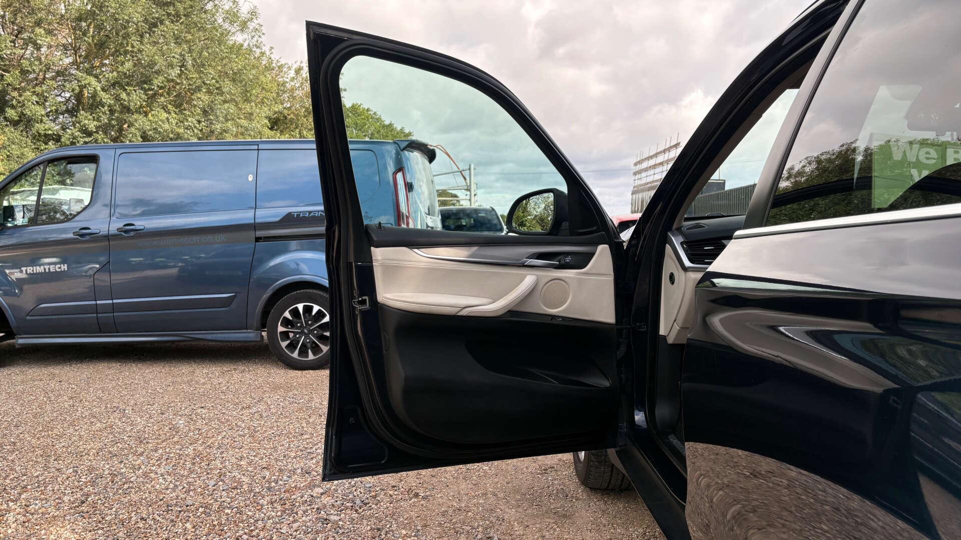 BMW X5 view 48