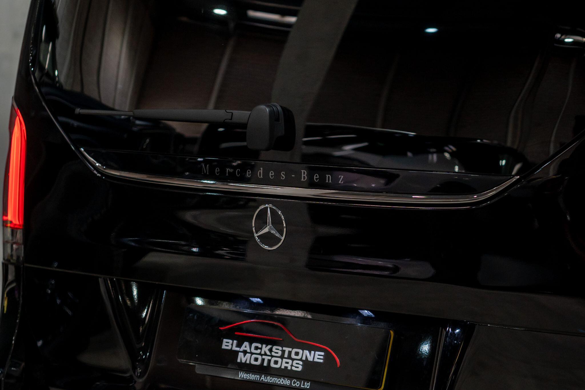 Mercedes-Benz V-Class view 36