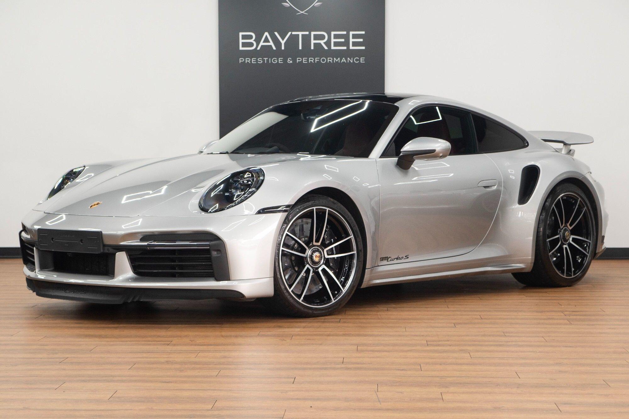 Porsche 911 view 7