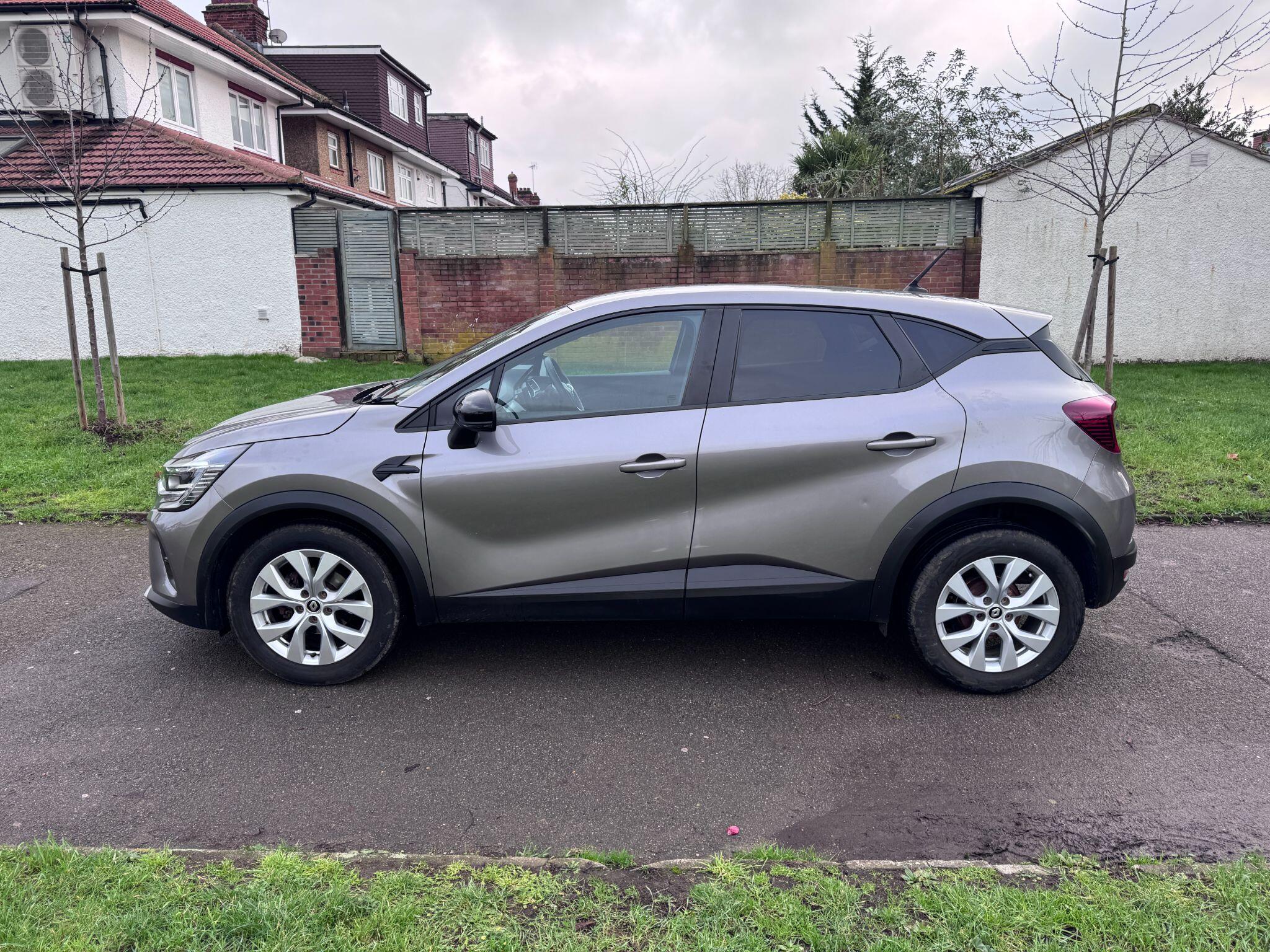 2022 Renault Captur 1.0 TCe Iconic Euro 6 (s/s) 5dr • 20,000 miles image 12