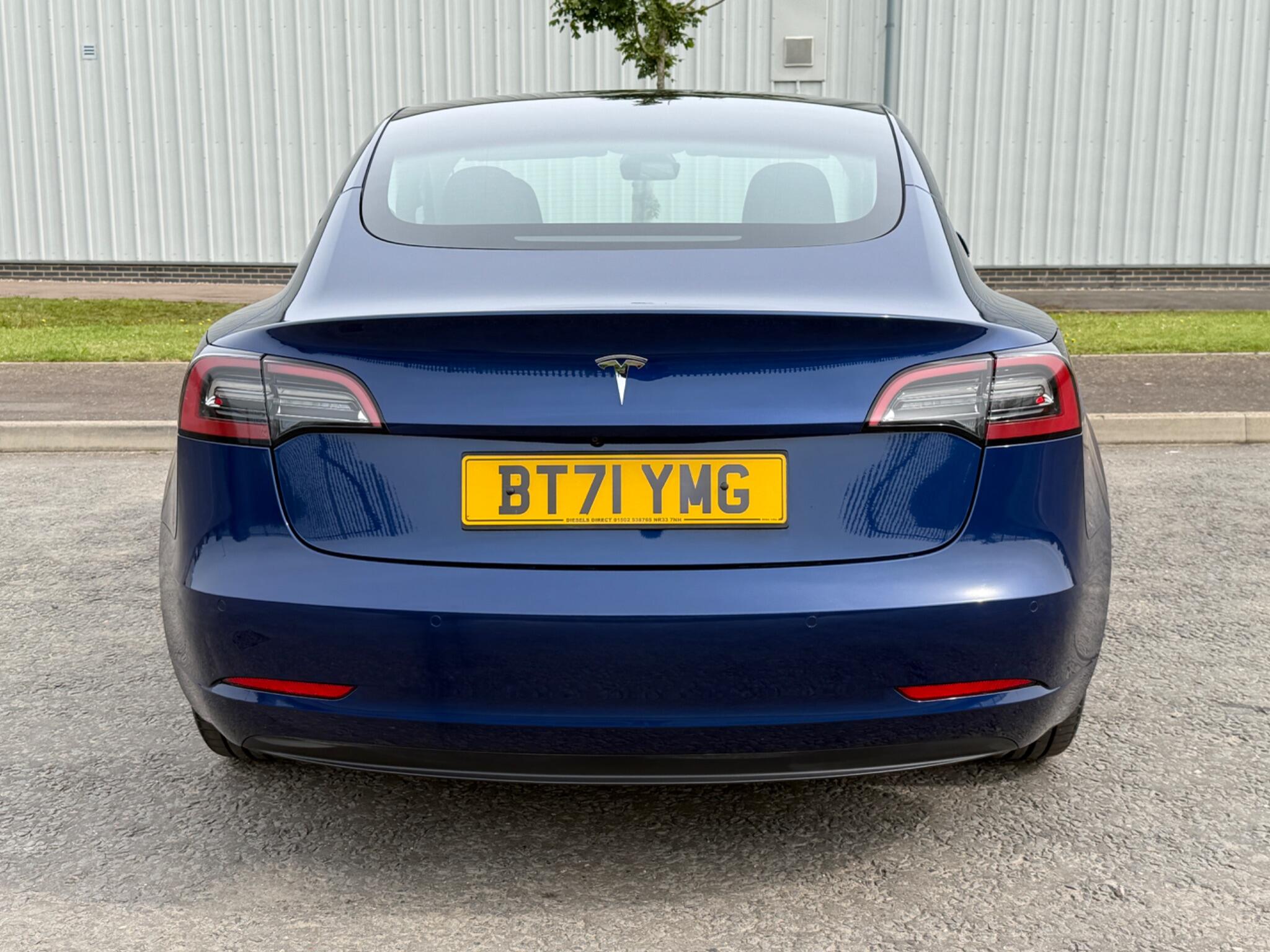 Tesla Model 3 view 32