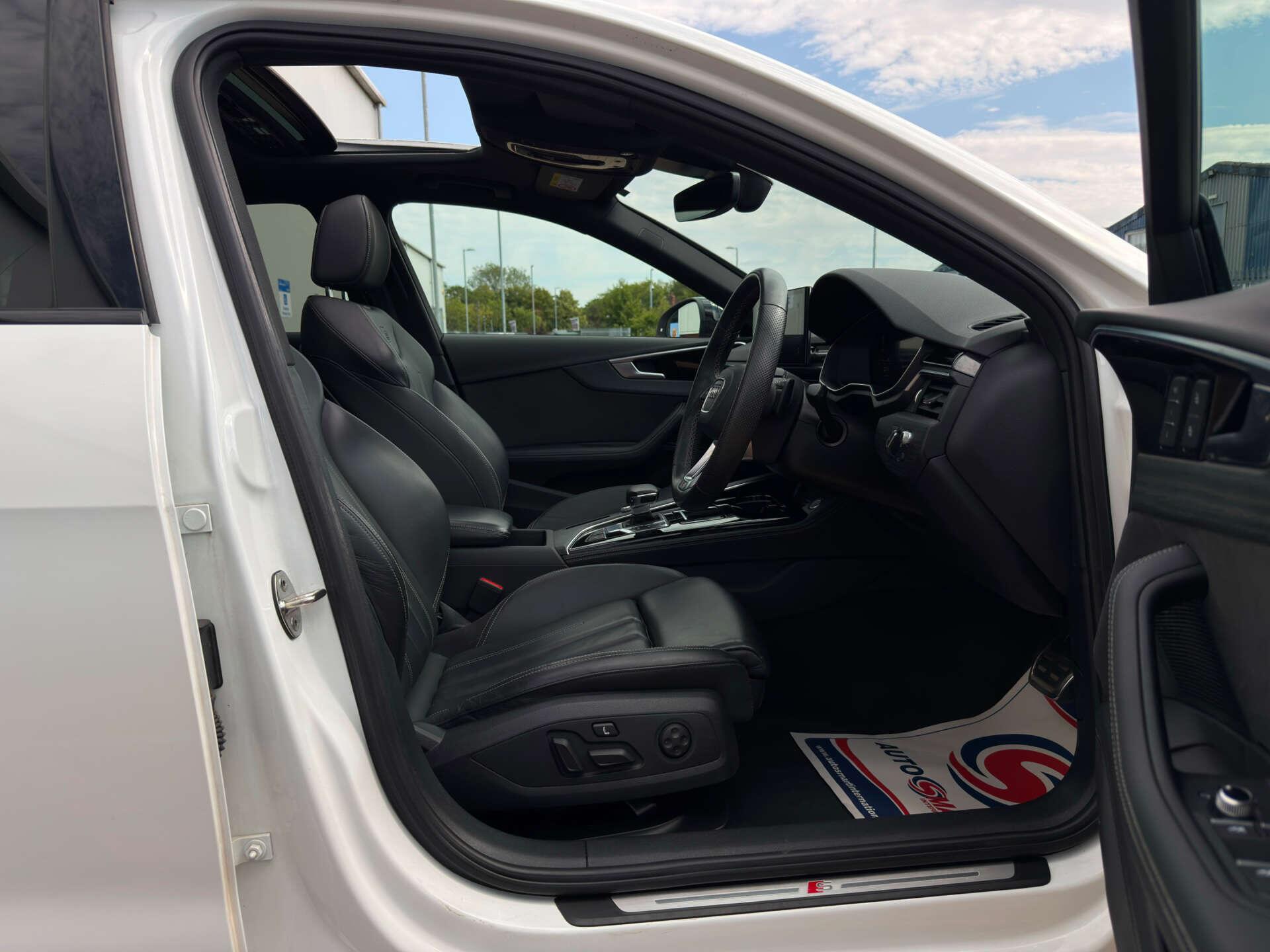 Audi A4 view 26