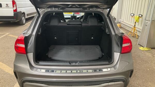 Mercedes-Benz Gla view 14