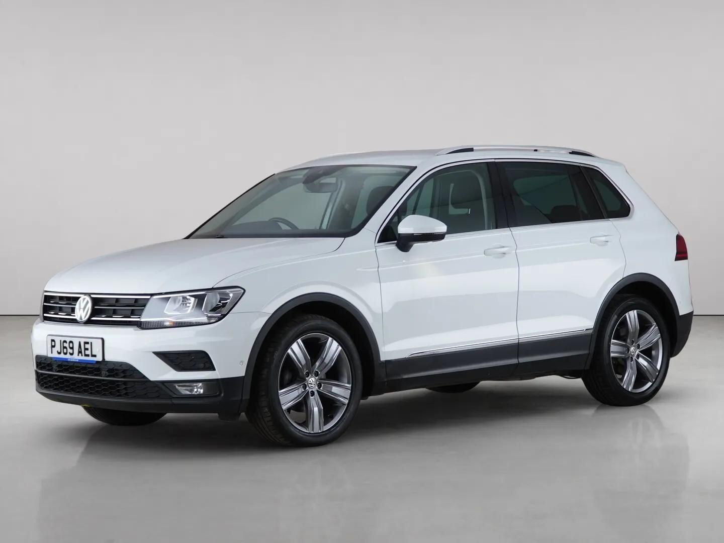 Volkswagen Tiguan view 2