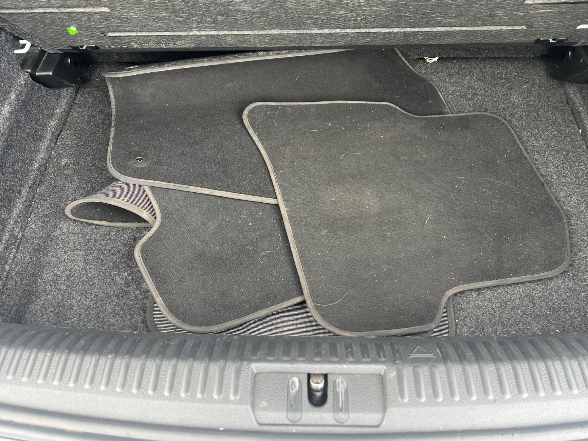 Volkswagen Polo view 16