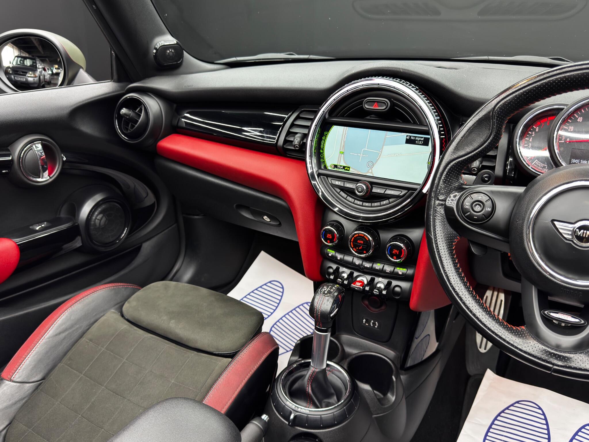 Mini Convertible view 21