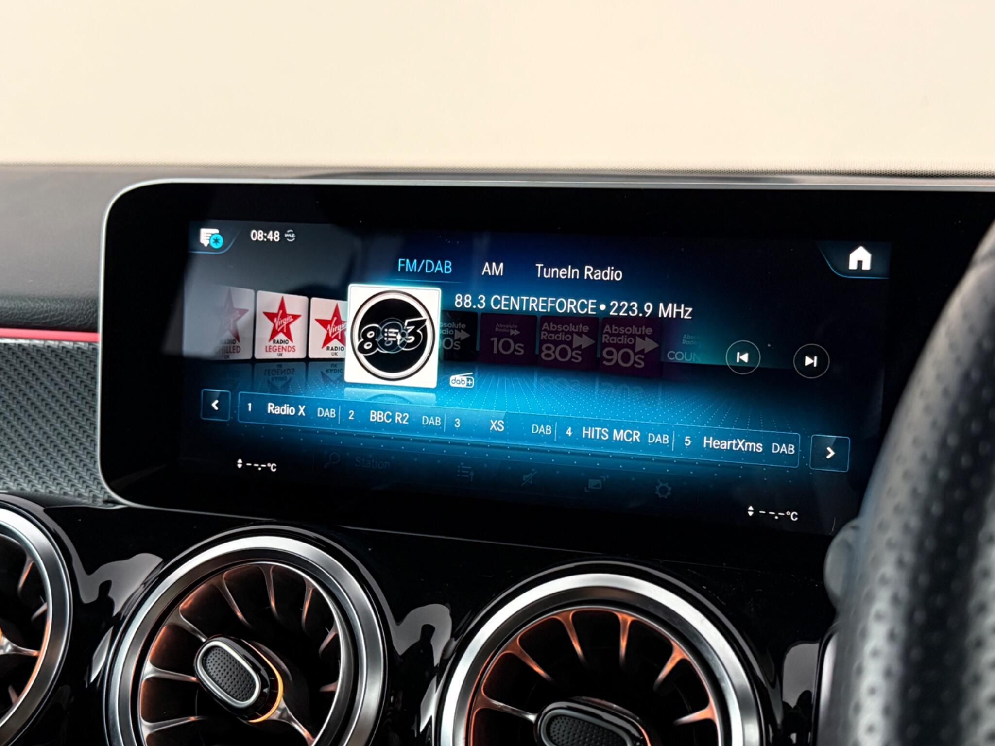 Mercedes-Benz GLB view 29