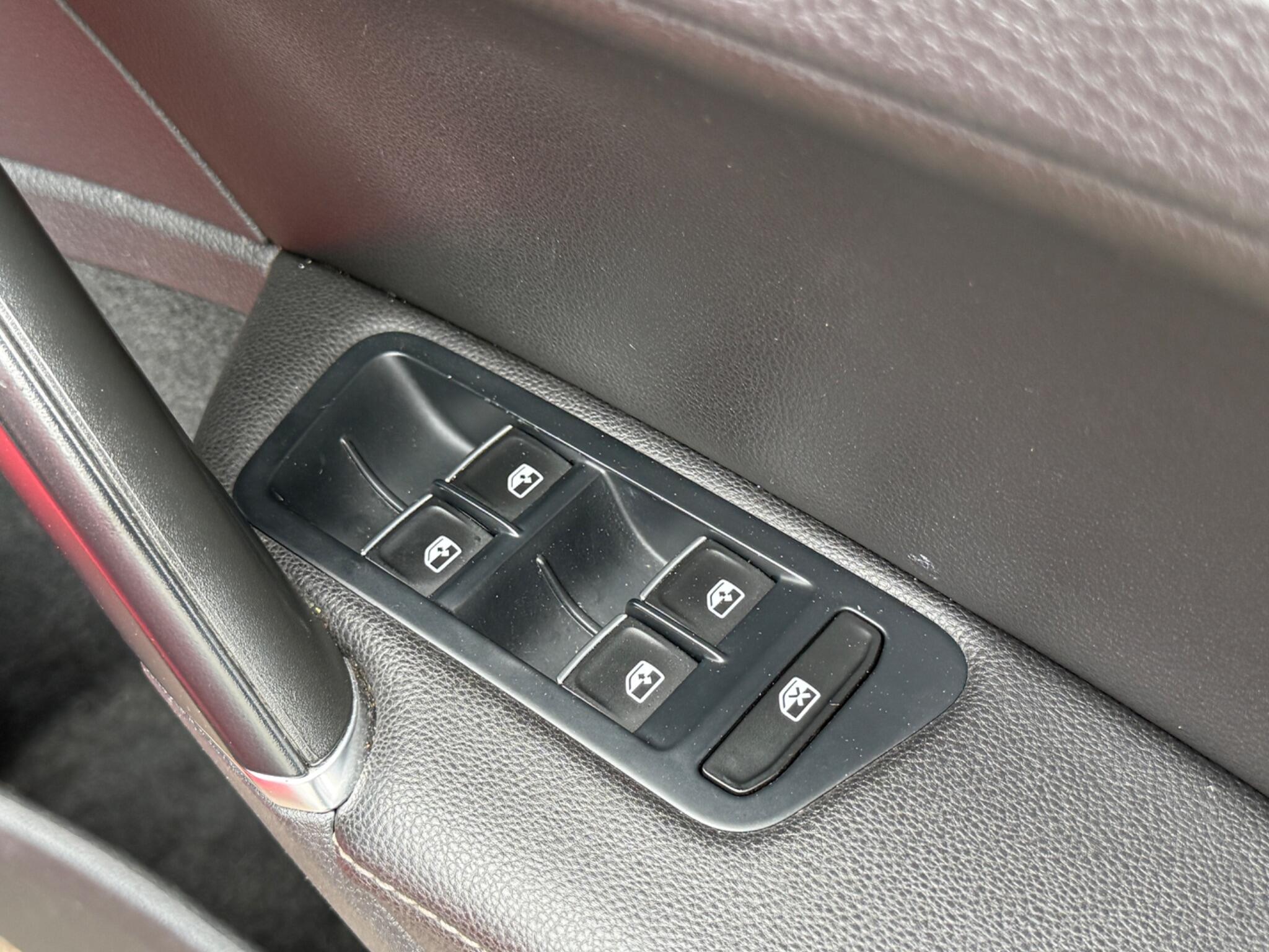 Volkswagen Golf - Image 13