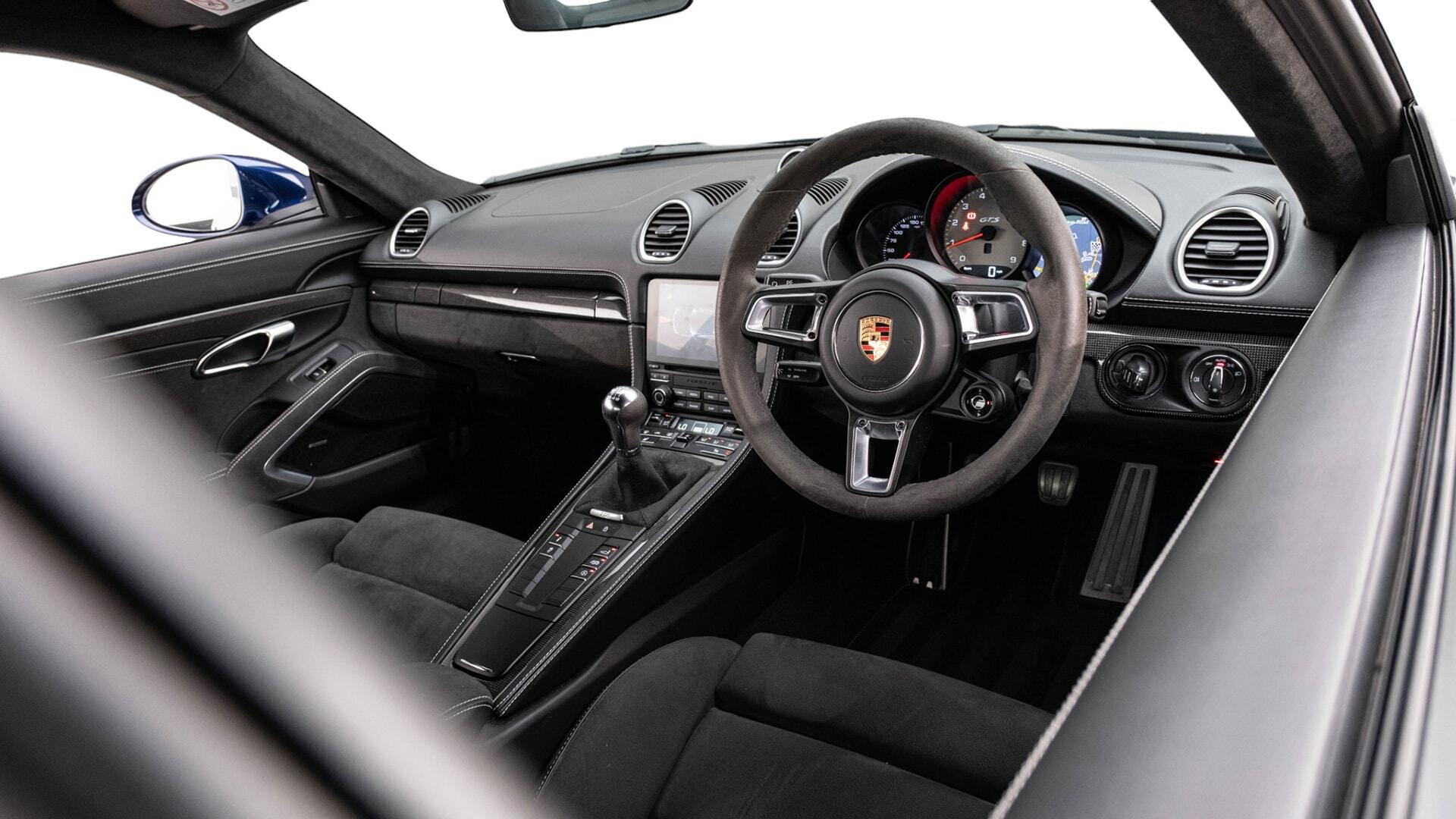 Porsche Cayman view 10